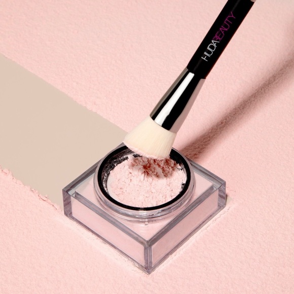 - LAST ONE!!NIB!! HUDA BEAUTY EASY BAKE LOOSE SETTING POWDER: CHERRY BLOSS… - Picture 8 of 9